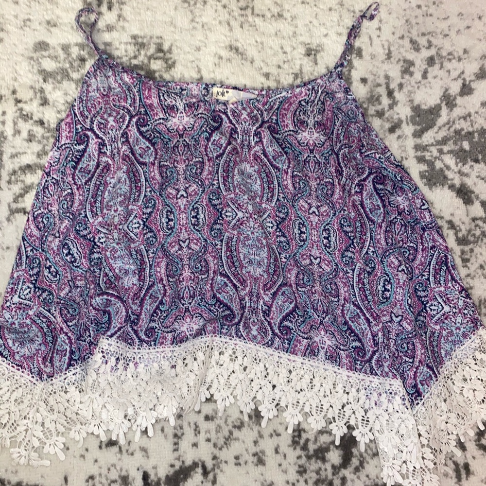 flowy floral tank w lace on bottom